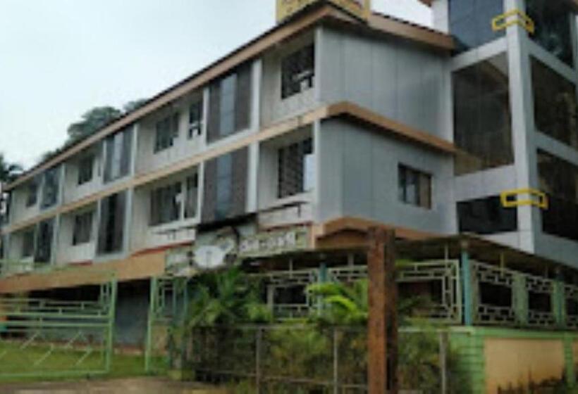 فندق Dona Dawli & Taraai Rest House, Shiroda