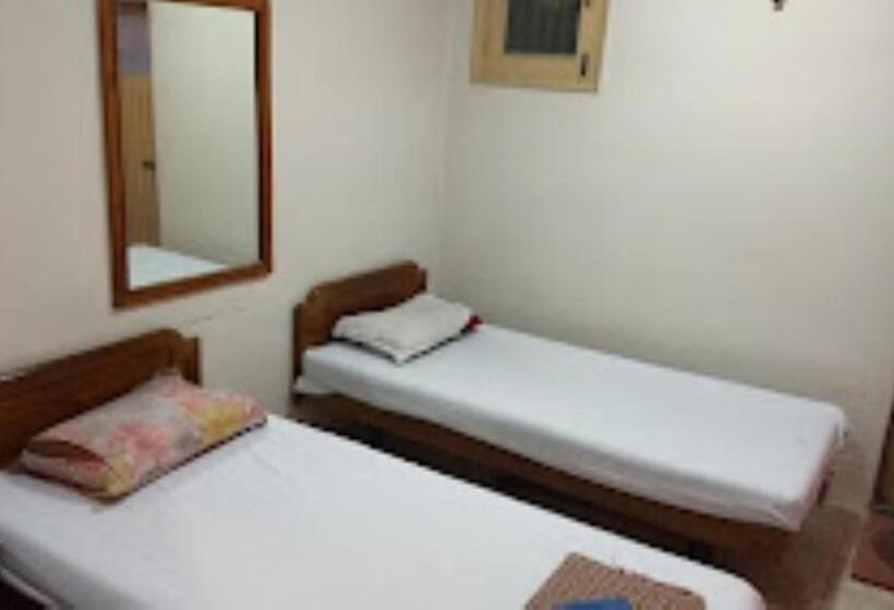 فندق Dwarkamai, Dhule