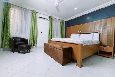 هتل Kings Villagio