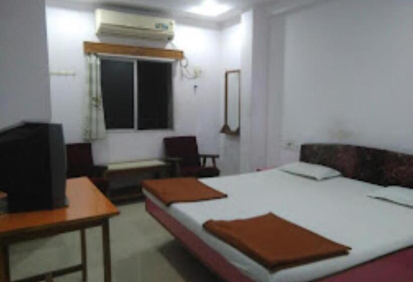 فندق Mina Palace Wardha