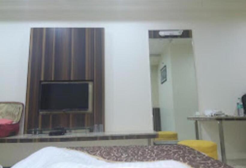 ホテル New Regal Palace Jalgaon