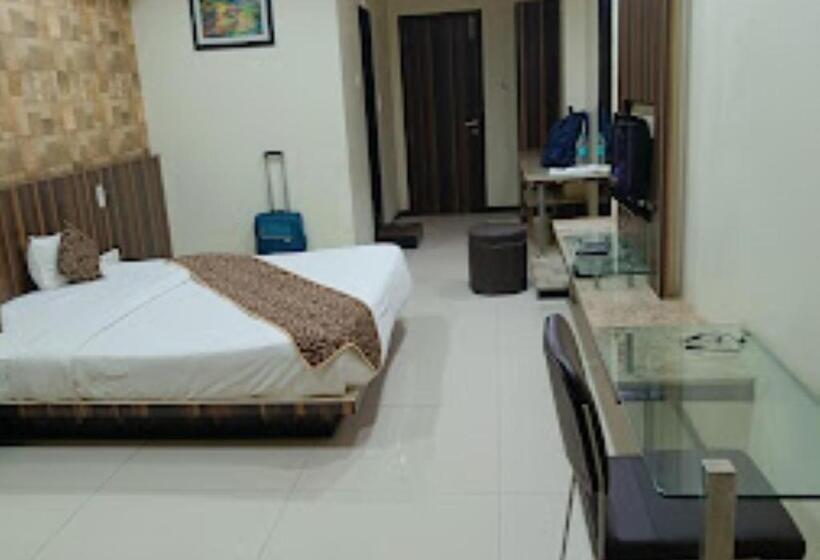 ホテル New Regal Palace Jalgaon