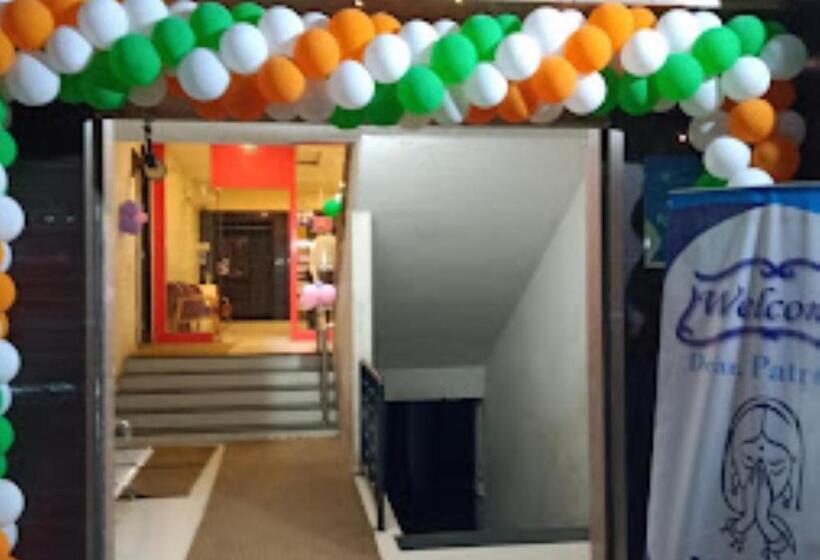 ホテル New Regal Palace Jalgaon