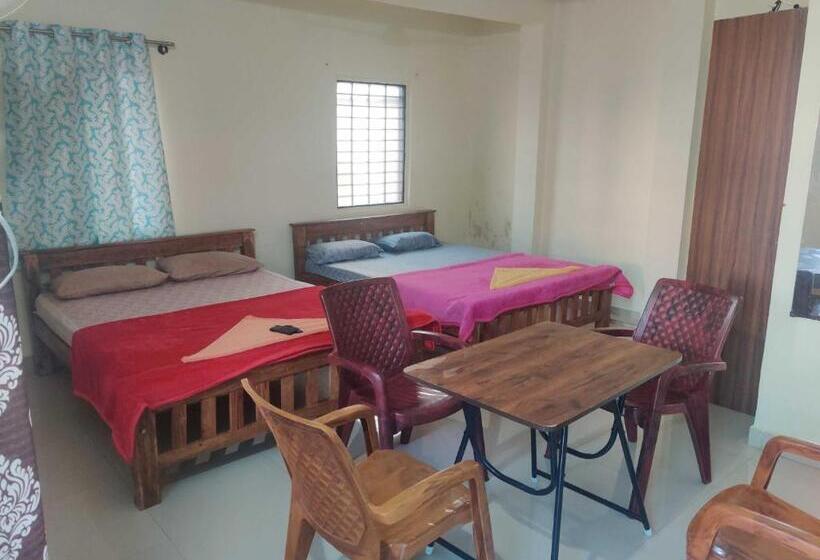 בית מלון כפרי Oyo Navarang Boarding And Lodging