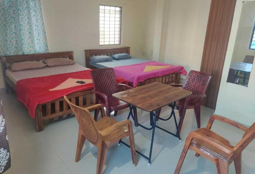 בית מלון כפרי Oyo Navarang Boarding And Lodging