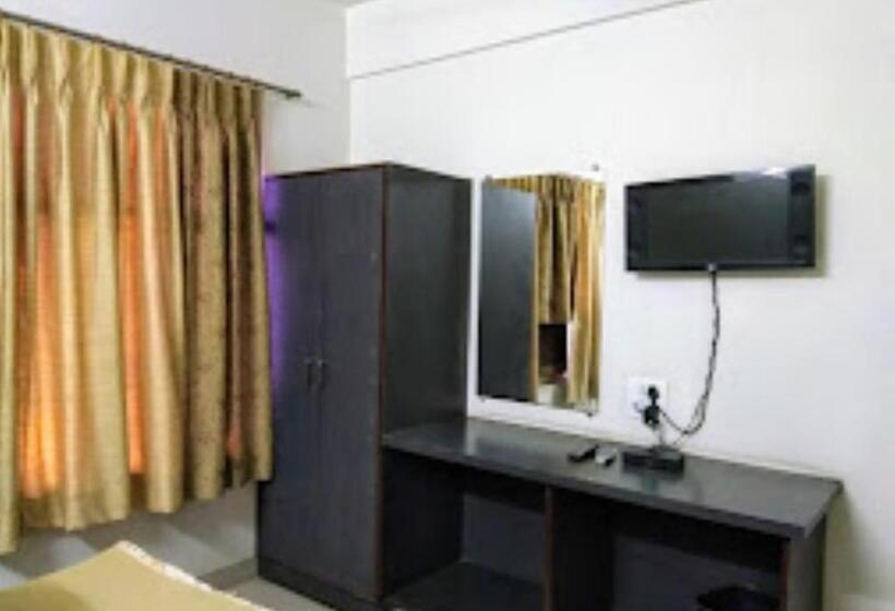 فندق Tourist Resort Jalgaon