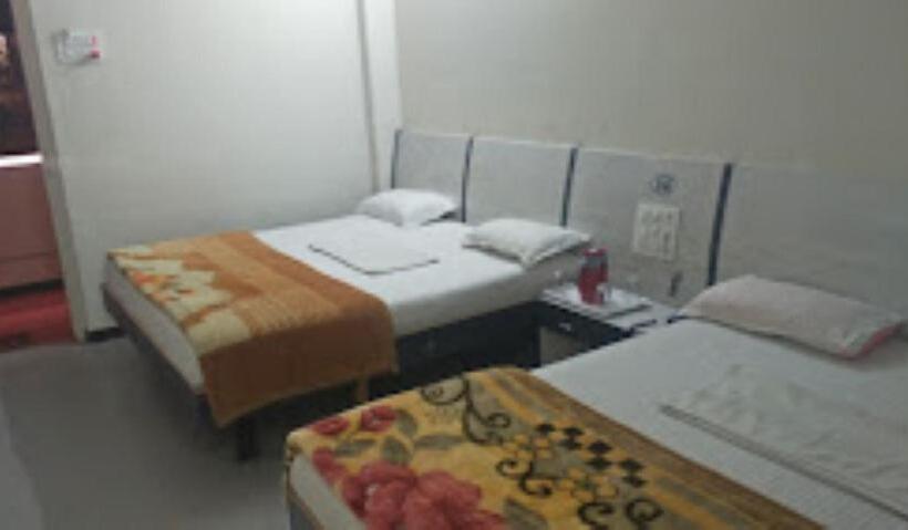 בית מלון כפרי Vishal Palace,nashik