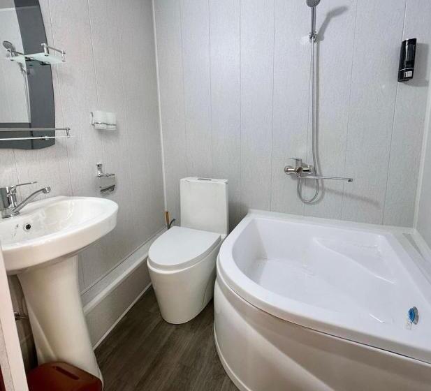 פנסיון Qamar Family Guest House
