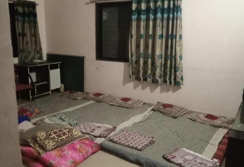 بنسيون Sharankamal Yatri Niwas,akkalkot