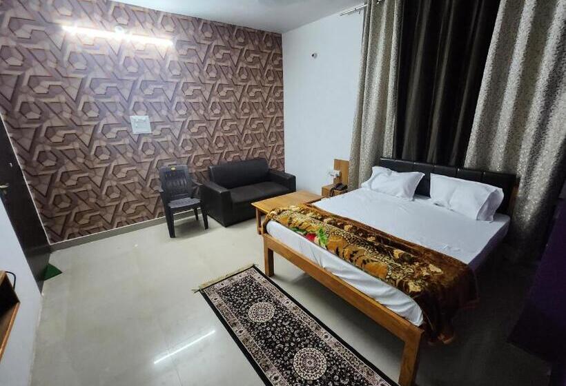Pensionat The Kashi Palace Inn ,varanasi ! Fully Air Conditioned Hotel At Prime Location With Parking Availabi