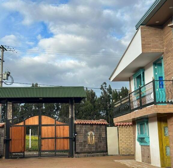 בית מלון כפרי Club El Llano   Combita