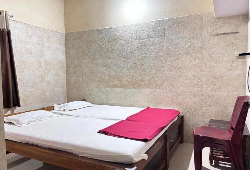 酒店 Staymaker Naik Residency
