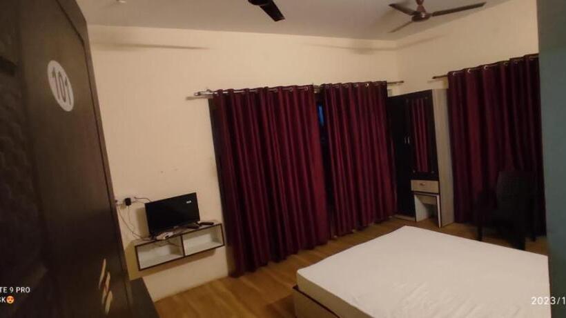 Leos Hotels