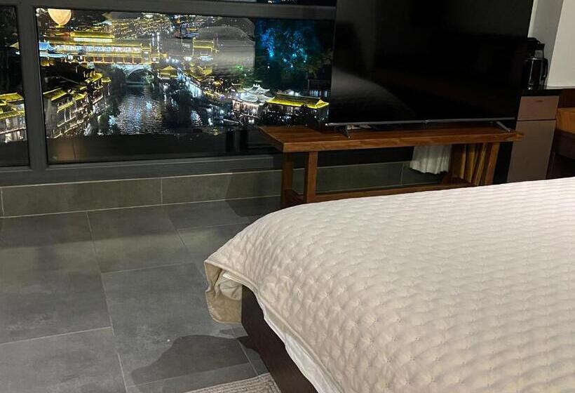 پانسیون Phoenix Best River View B&b
