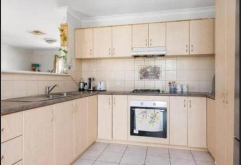 پانسیون Somerville Secure Accommodation