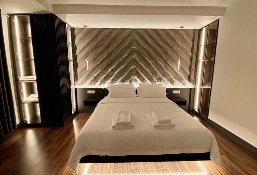 پانسیون Tirana Central Rooms