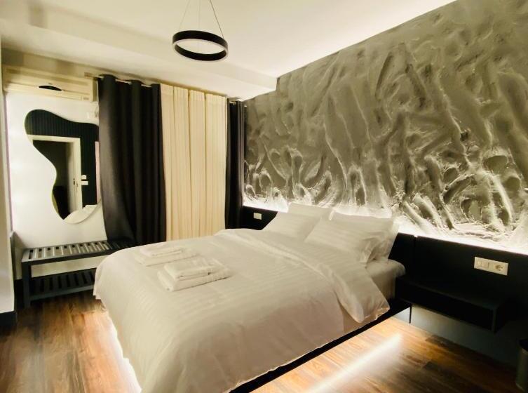 پانسیون Tirana Central Rooms