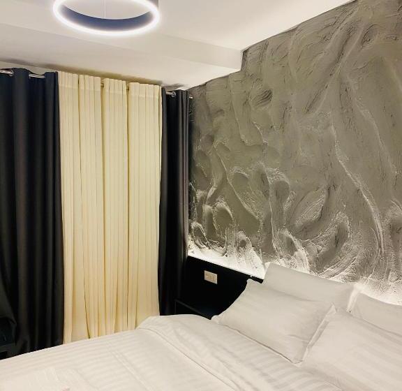 پانسیون Tirana Central Rooms