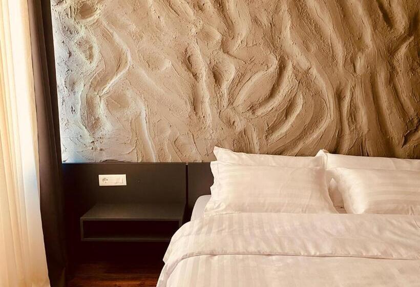 پانسیون Tirana Central Rooms