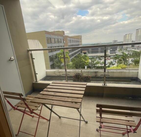 Spacious Luxury Condo W/ Kitchen Beside Hilton Clark D’heights