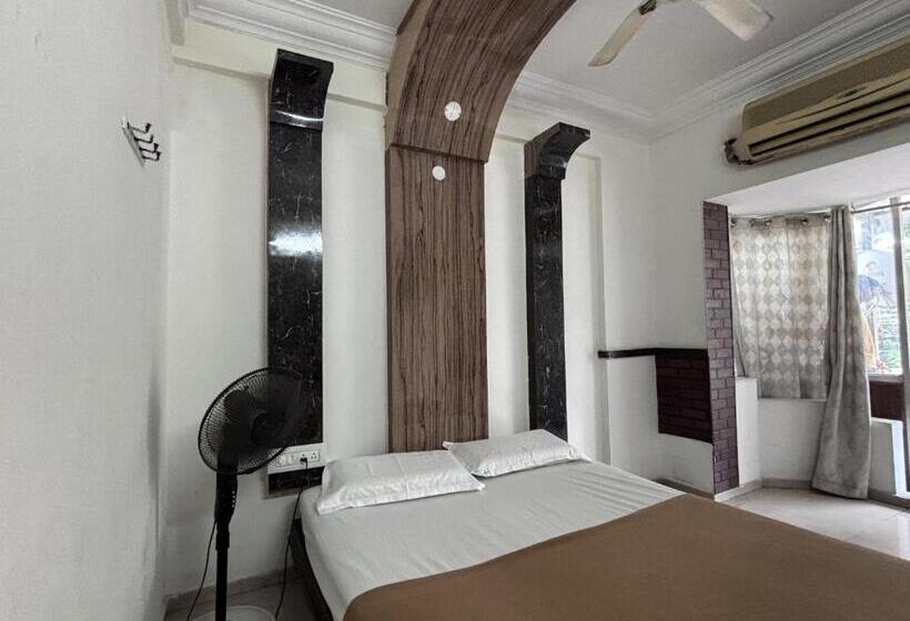 Staymaker Hotel Raj Empire