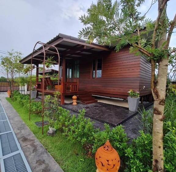 تختخواب و صبحانه Baan Ati Resort & Spa