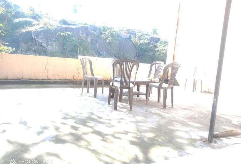 مبيت وإفطار Kanjis Guest House