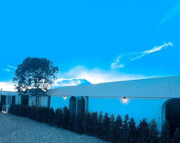 تختخواب و صبحانه La Montagne Doi Chang