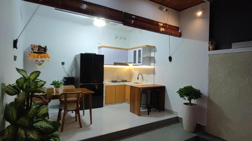 تختخواب و صبحانه Villa Panda