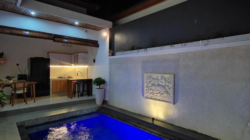 تختخواب و صبحانه Villa Panda