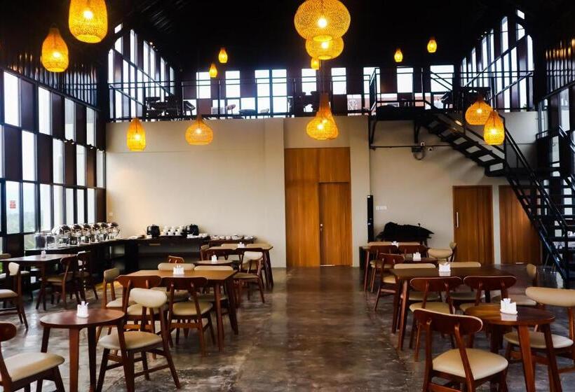 Front One Hotel Gombong
