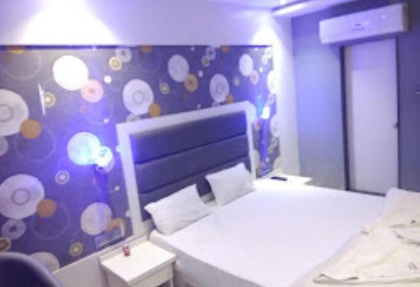 호텔 Celebration Bar And Restaurant Maharashtra