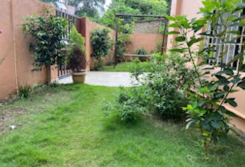 בית מלון כפרי Erisha Tadoba Chandrapur