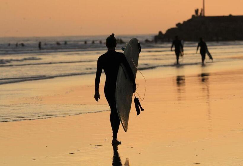 هتل Loued Surf Lodge