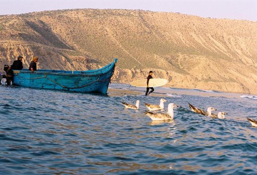 هتل Loued Surf Lodge