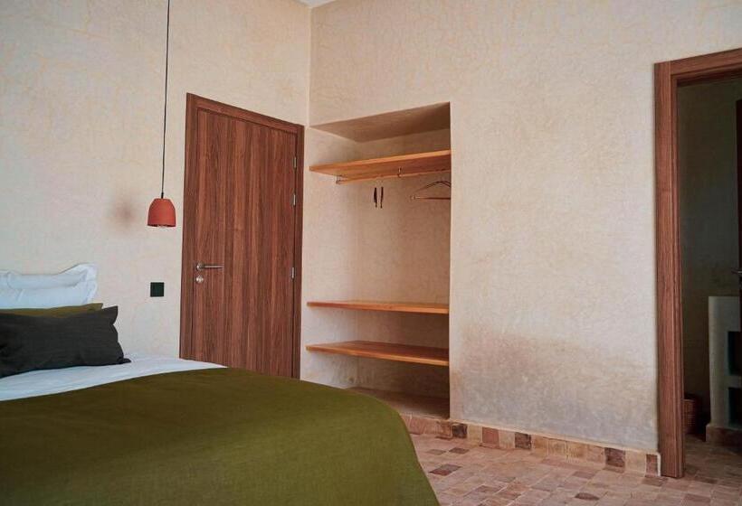 هتل Loued Surf Lodge