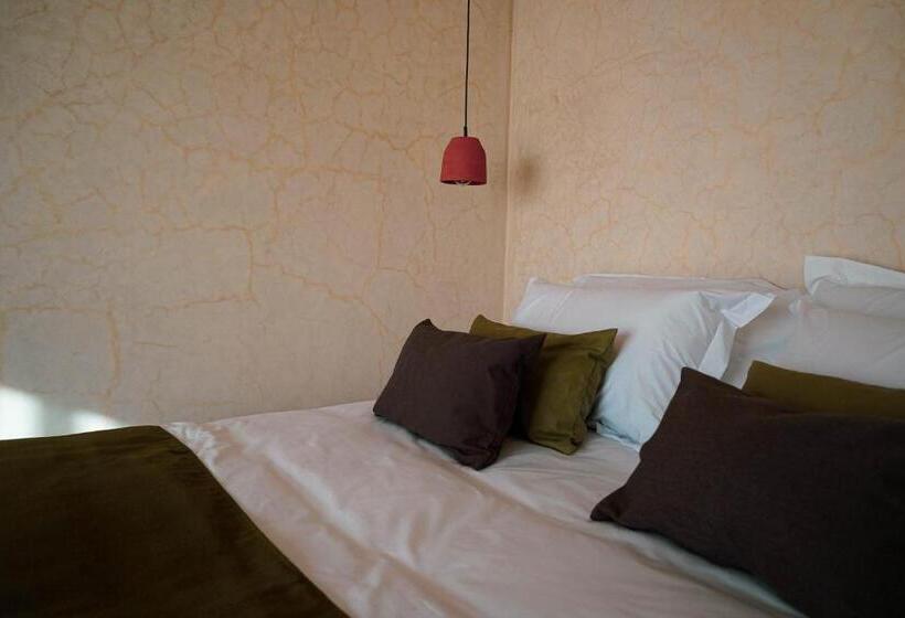 هتل Loued Surf Lodge