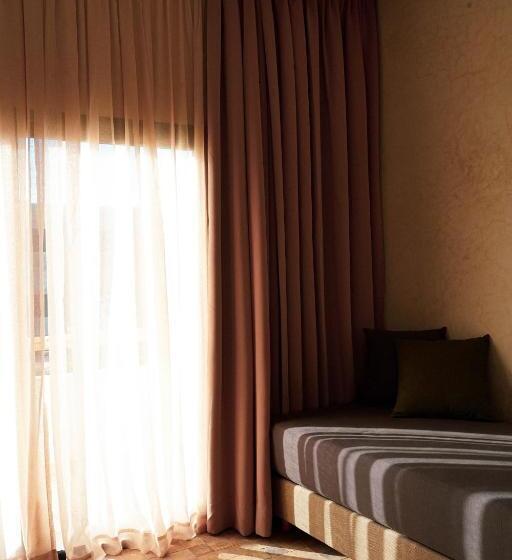 هتل Loued Surf Lodge