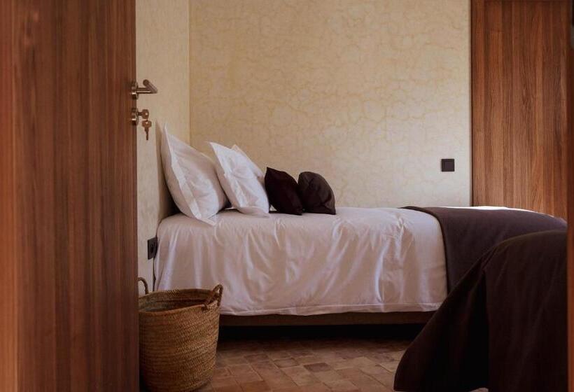 هتل Loued Surf Lodge