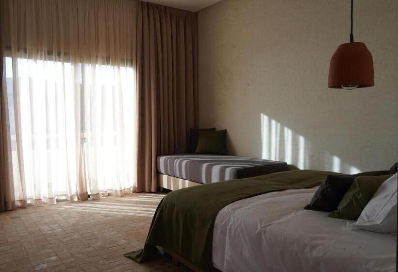 هتل Loued Surf Lodge