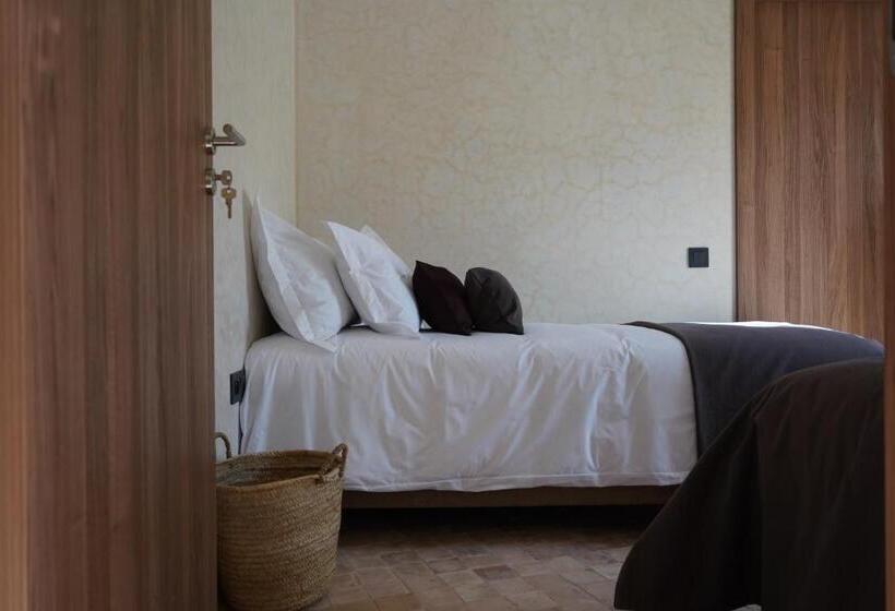 هتل Loued Surf Lodge