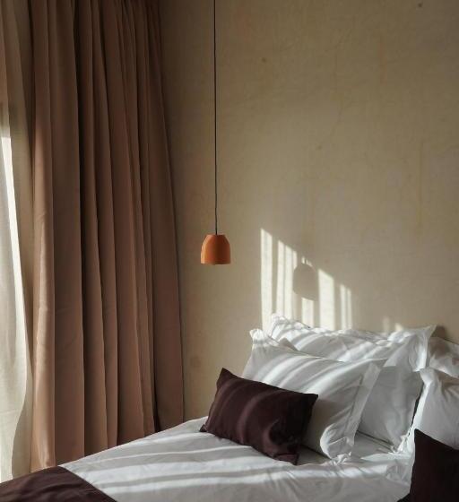 هتل Loued Surf Lodge