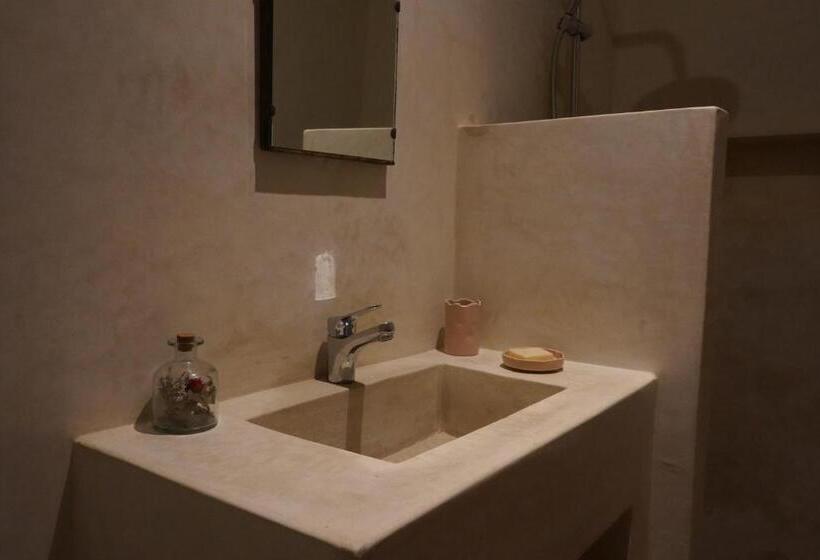 هتل Loued Surf Lodge