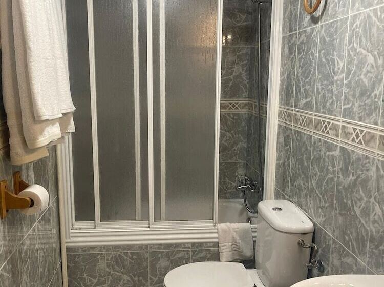 پانسیون Hostal Julio Cesar