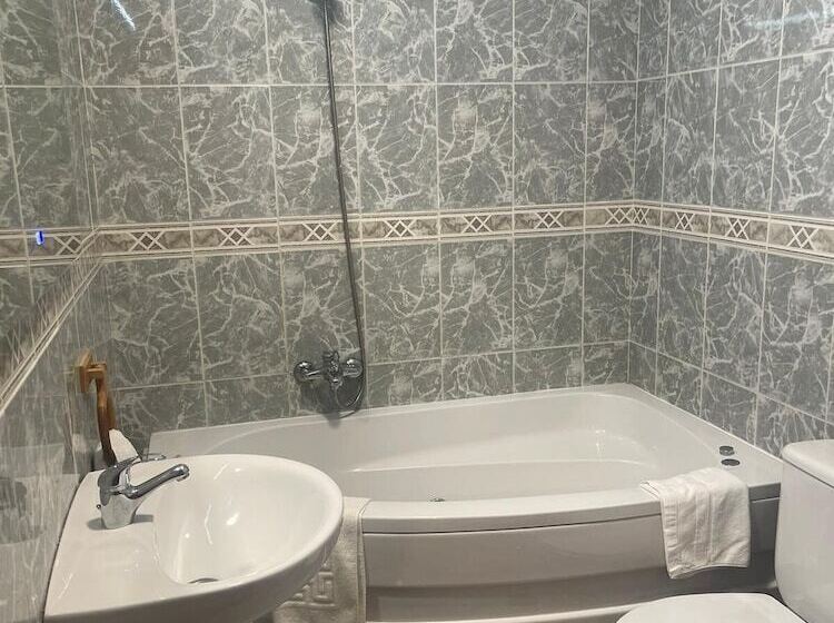 پانسیون Hostal Julio Cesar