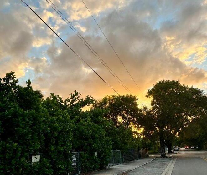 پانسیون Nice 2 Twin Bedroom   Best Central Location In Miami   Luggage Storage, Parking And Laundry For Free