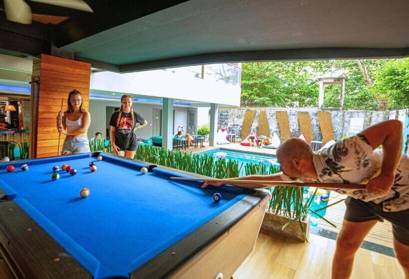 호스텔 Mad Monkey Phuket