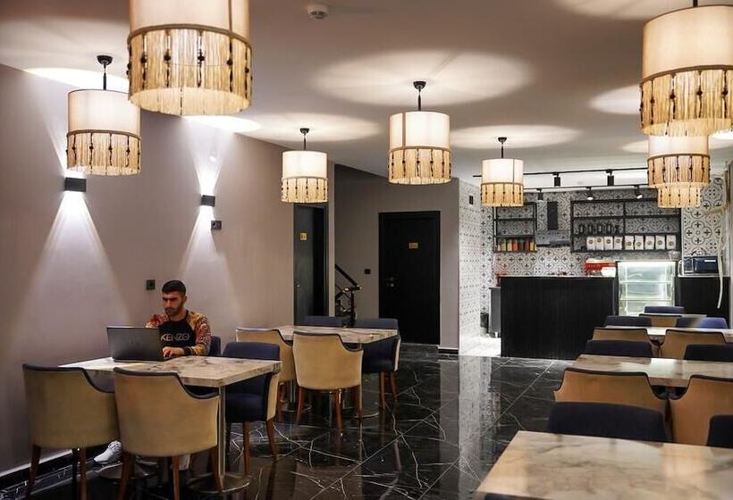 تختخواب و صبحانه Ky Continental Apartments