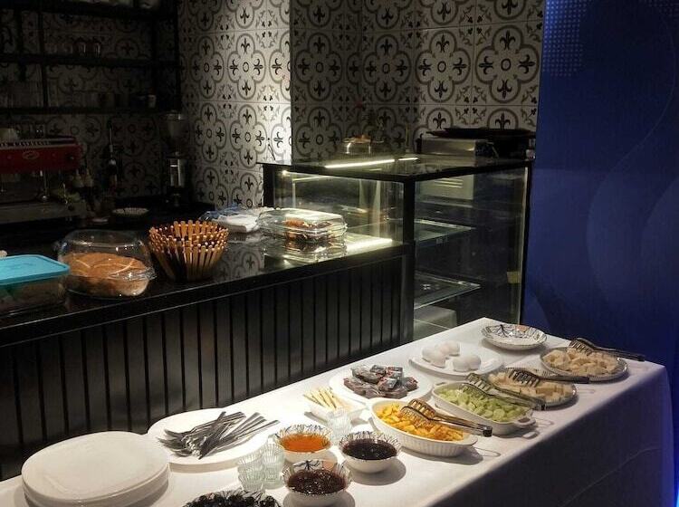 تختخواب و صبحانه Ky Continental Apartments