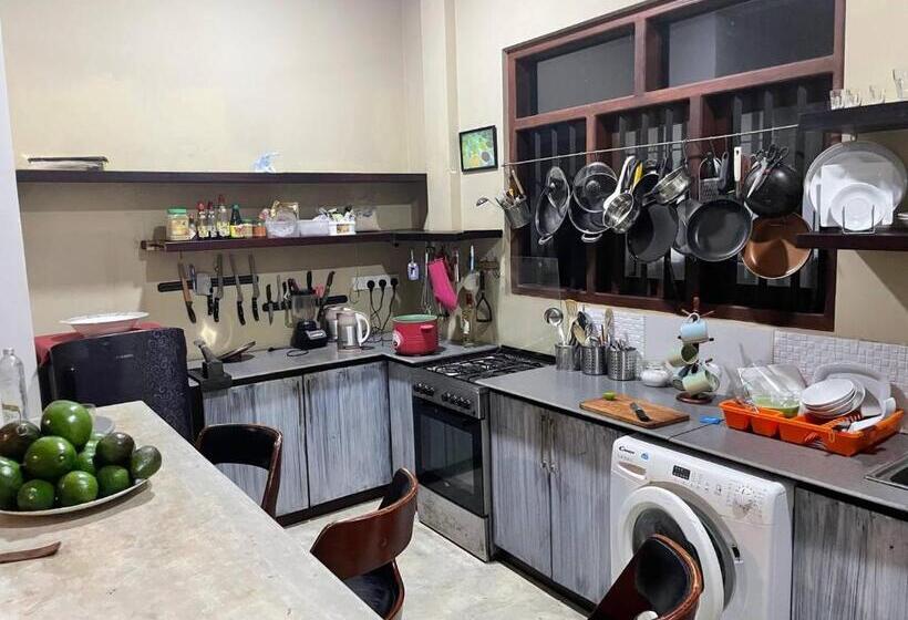 Отель Chillax Villa